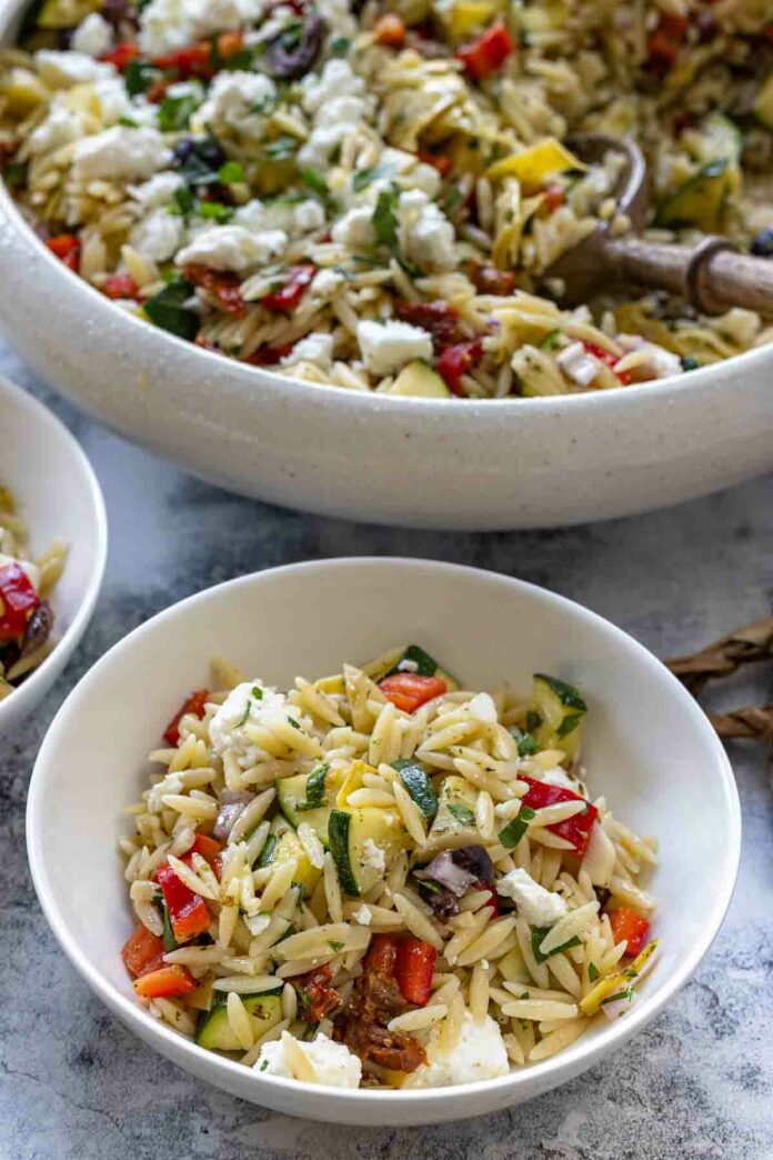 Kritharaki Salat mit Feta – Nudelsalat Mediterran | Rezept | Elle Republic