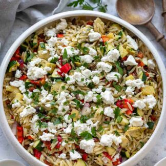Kritharaki Salat mit Feta Rezept (griechischer Orzo Nudelsalat)