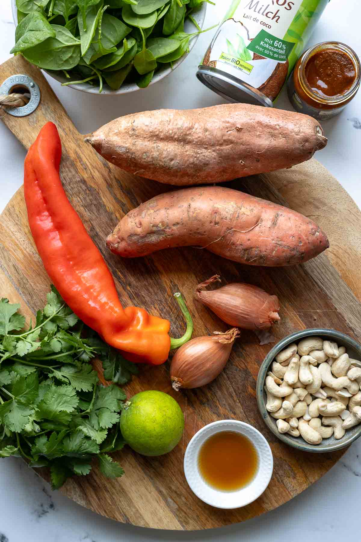 Zutaten für Thai Curry mit Süßkartoffeln und Spinat
