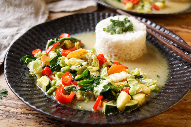 Grünes Thai Curry mit Gemüse, Fischsoße, Kokosöl, Kokosmilch, Jasmin-Reis