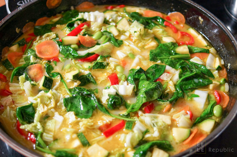 Grünes Thai Curry mit Gemüse | Rezept | Elle Republic