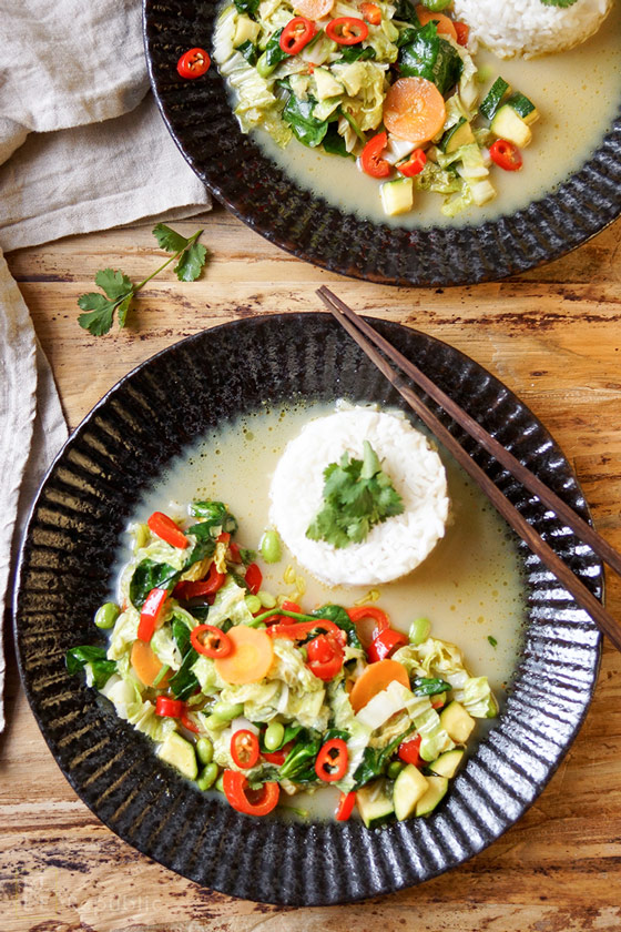 Grünes Thai Curry mit Gemüse, Fischsoße, Kokosöl, Kokosmilch, Jasmin-Reis
