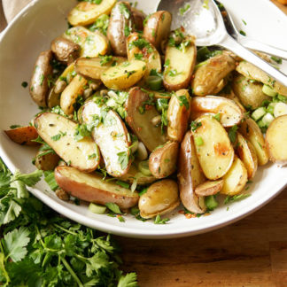 Kartoffelsalat mit Kapern mit Zitrone, Thymian und Dijon-Senf zum Grillen