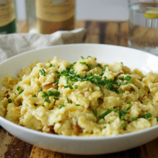 Schwäbische Spätzle selbstgemacht mit Dinkelmehl, Mineralwasser, Eier, St.Leonard Wasser