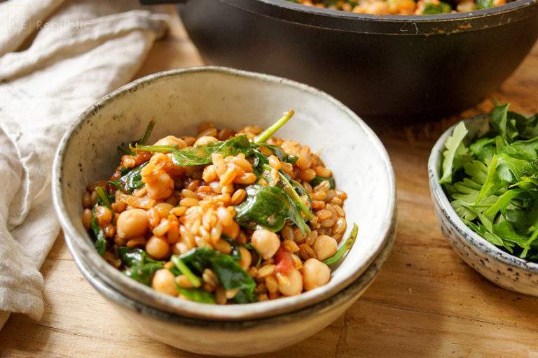 Gruenkern/Grünkern Pilaw mit Spinat und Kichererbsen