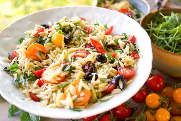 Orzo Salad with Cherry Tomatoes, Red Pepper and Olives