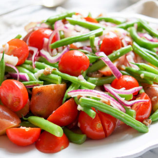 Kartoffelsalat mit grünen Bohnen, Cherry-Tomaten; Frühkartoffeln und Sardellen, gesundes, einfaches Rezept