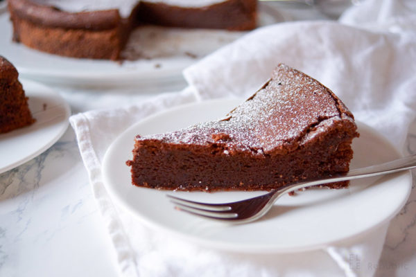 Flourless Chocolate Soufflé Cake | Recipe | Elle Republic