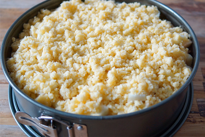 Apfelkrümel Kuchen vor dem backen