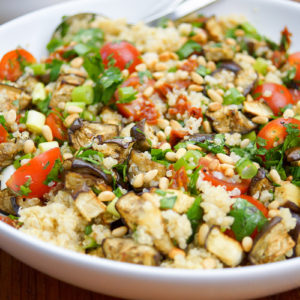 Quinoa mit gebackenen Auberginen und Cherry-Tomaten Rezept