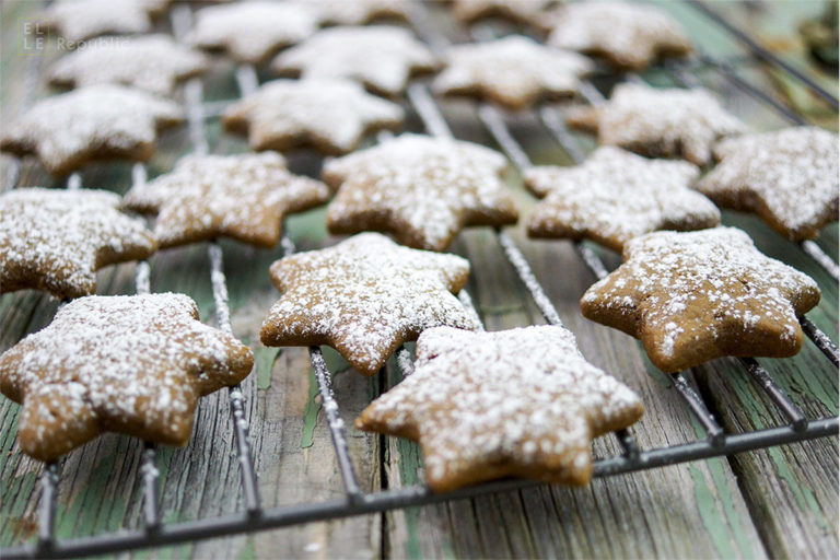 Lebkuchensterne Rezept mit Melasse, Zimt, Ingwer, Nelken zur Weihnachtsbäckerei,