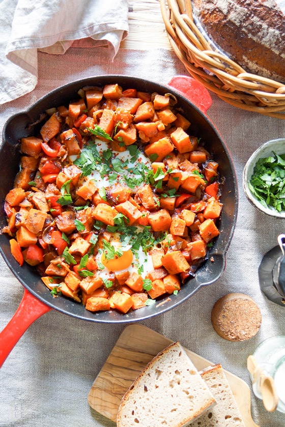 Süßkartoffel-Pfanne mit Ei, Brat-Süßkartoffeln, Gebratene Süßkartoffeln Rezept