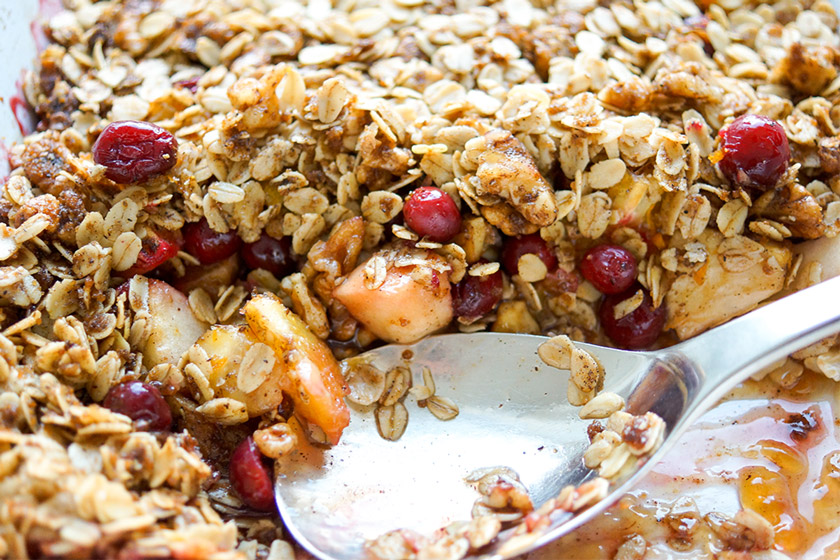 Cranberry Apfel Crisp mit Orangen Rezept | Elle Republic