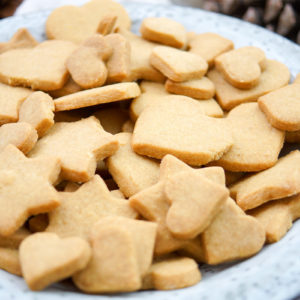 Dinkel-Butterkekse mit selbstgemachten Puderzucker aus GEPA Bio Vollrohrzucker, Weihnachtsplätzchen, gesunder Rezept