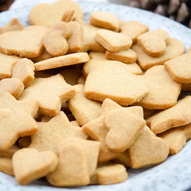 Dinkel-Butterkekse mit selbstgemachten Puderzucker aus GEPA Bio Vollrohrzucker, Weihnachtsplätzchen, gesunder Rezept