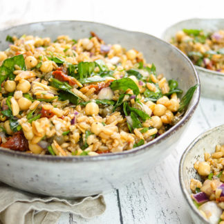 mediterraner Grünkern-Kichererbsen-Salat. Vegetarisch, Vegan, Rezept