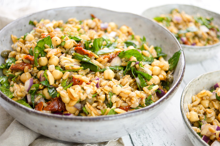 Grünkern-Kichererbsen-Salat Rezept | Elle Republic | Einfach & Gesund