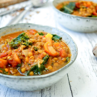 Linsensuppe mit Kurkuma und Ingwer, Grünkohl Rezept - vegan und glutenfrei!