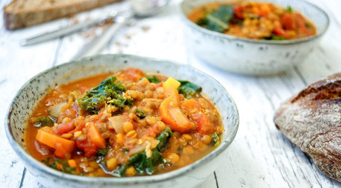 Linsensuppe mit Kurkuma und Ingwer, Grünkohl Rezept - vegan und glutenfrei!