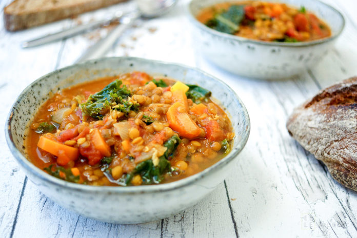 Linsensuppe mit Kurkuma und Ingwer, Grünkohl Rezept - vegan und glutenfrei!