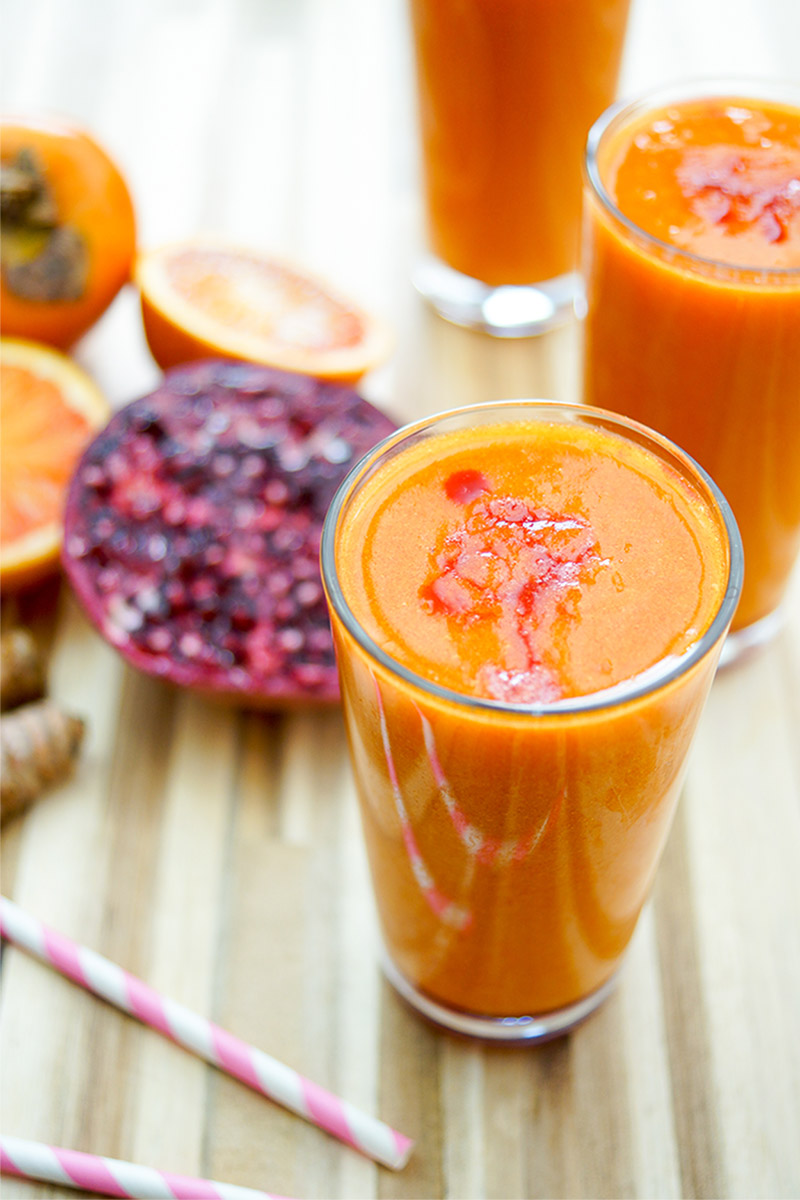 Citrus Kaki Turmeric Smoothie with Pomegranate | Elle Republic