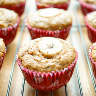 Ein einfaches Rezept für Bananenbrot Muffins ohne zusätzliches Fett. Vegan Rezept mit Dinkelmehl. Gesund und Einfach.