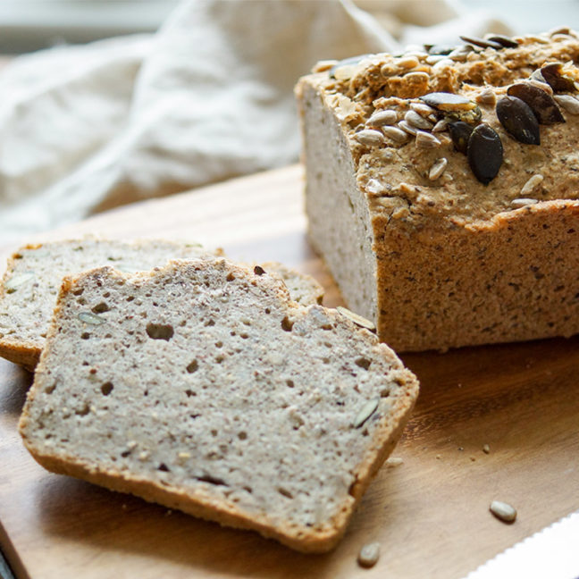 veganes und glutenfreies Brot Rezept, aktiviertes Buchweizenbrot mit Kichererbsenmehl und Vollkorn.