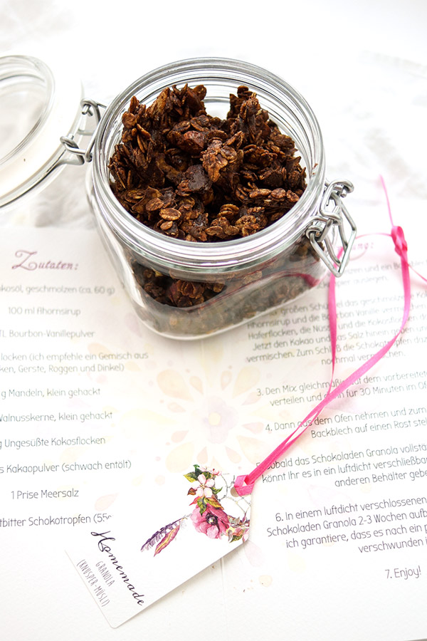 Selbstgemachtes Knusper-Müsli (Granola) Rezept einfaches Rezept für ein Knusper-Müsli mit Schokoladen, Walnusse, Mandeln und rohes Cacoa