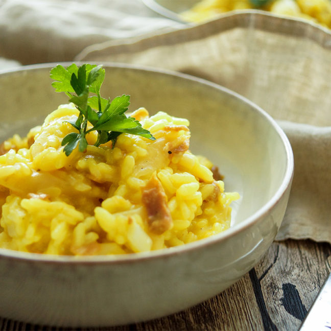 Ein einfaches Schwarzwurzel-Risotto Rezept mit Safran und Parmaschinken. Ein gesundes, leckeres, glutenfreis Gericht von Elle Republic