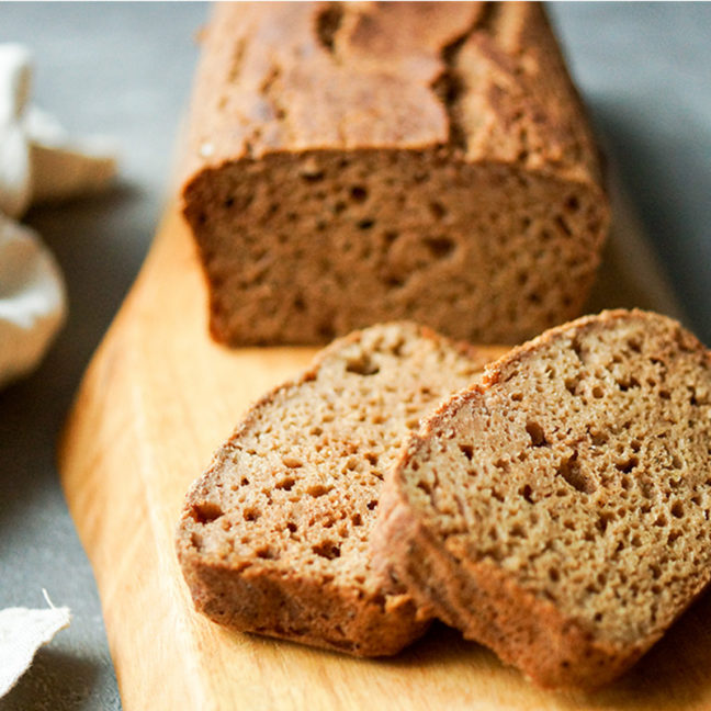 Ein einfaches, schnelles glutenfreies Rezept für ein Apfel Kardamom Brot Rezept, Kaffegebäck, Frühstück, glutenfrei