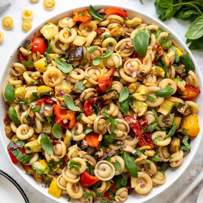 Mediterraner Nudelsalat mit Ofengemüse Rezept mit Paprika, Aubergine, Zucchini