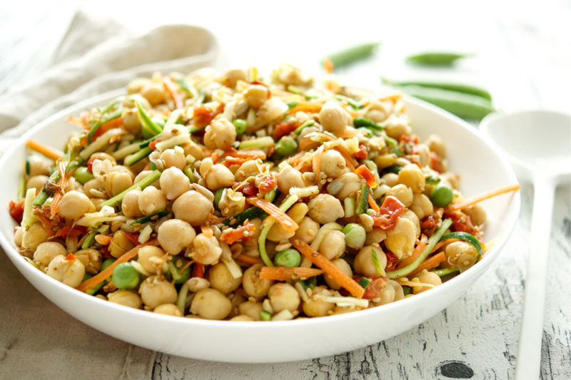 Kicherebsensalat mit Zucchini und Karotte (vegan)