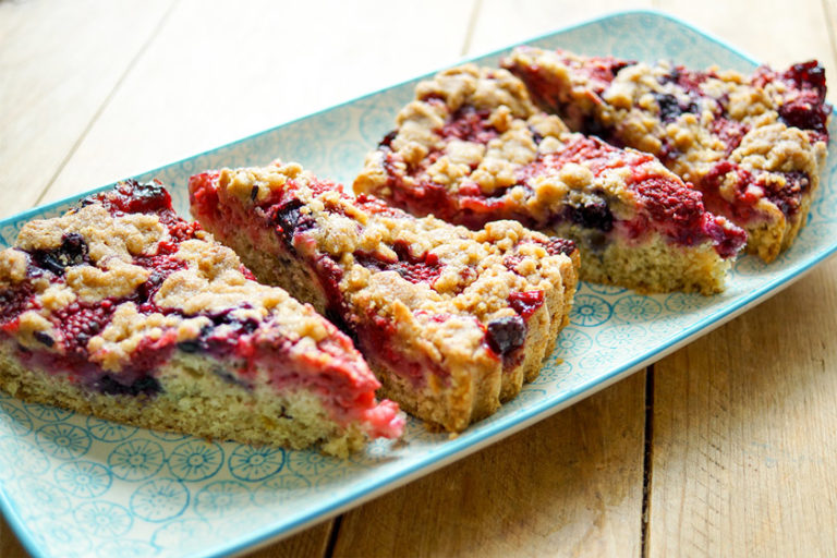 Streuselkuchen mit Beeren Rezept | Elle Republic | Einfach &amp; Gesund