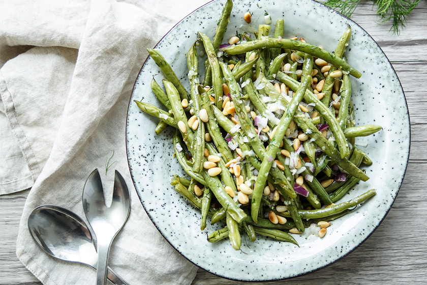 Rezept für geröstete grüne Bohnen mit Zitrone, Dill und Pinienkernen