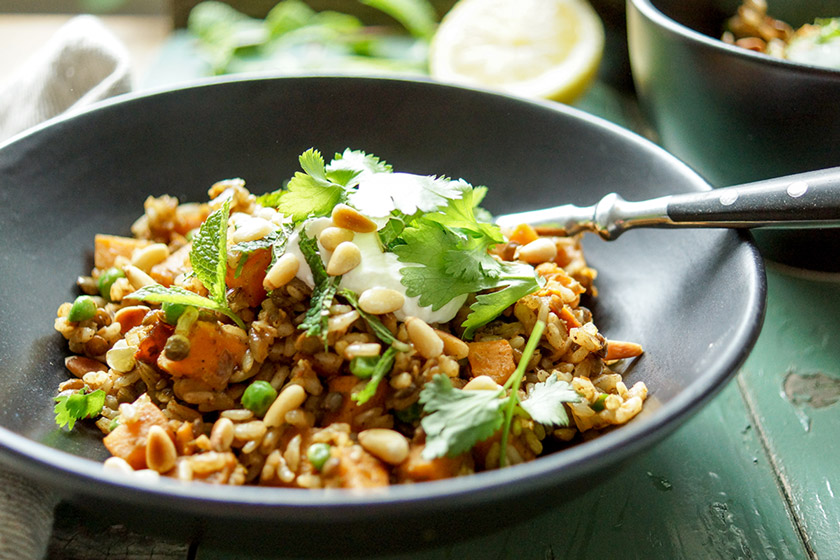 Linsen-Reis-Pilaw mit Süßkartoffel Rezept | Elle Republic | Gesund essen