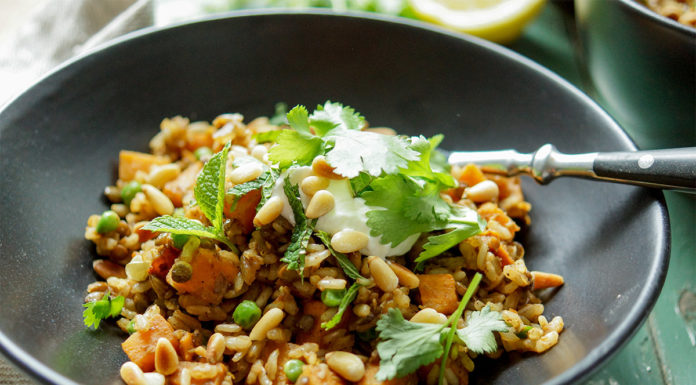 Linsen-Reis-Pilaw Rezept mit Süßkartoffel und Erbsen, Vegetarisch