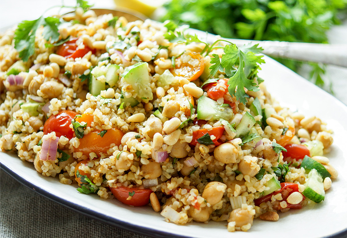 Orientalischer Bulgur Salat Mit Gerosteten Tomaten Und Kichererbsen