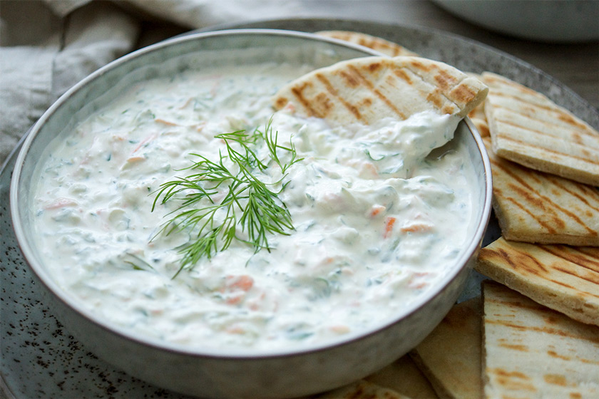 Original griechisches Tzatziki mit Karotte | Elle Republic Rezept