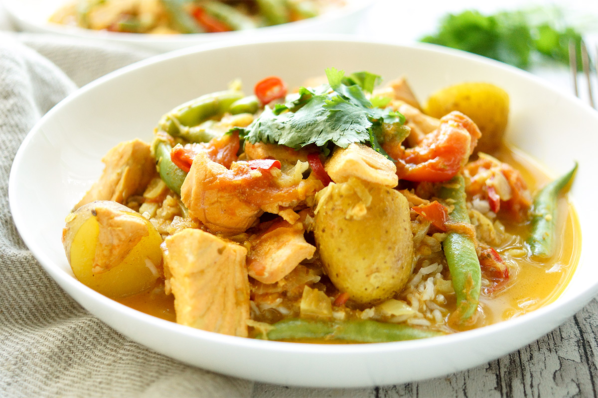 Lachs-Curry, Lachsfilet in Kokos-Curry mit grünen Bohnen und Kartoffeln Rezept
