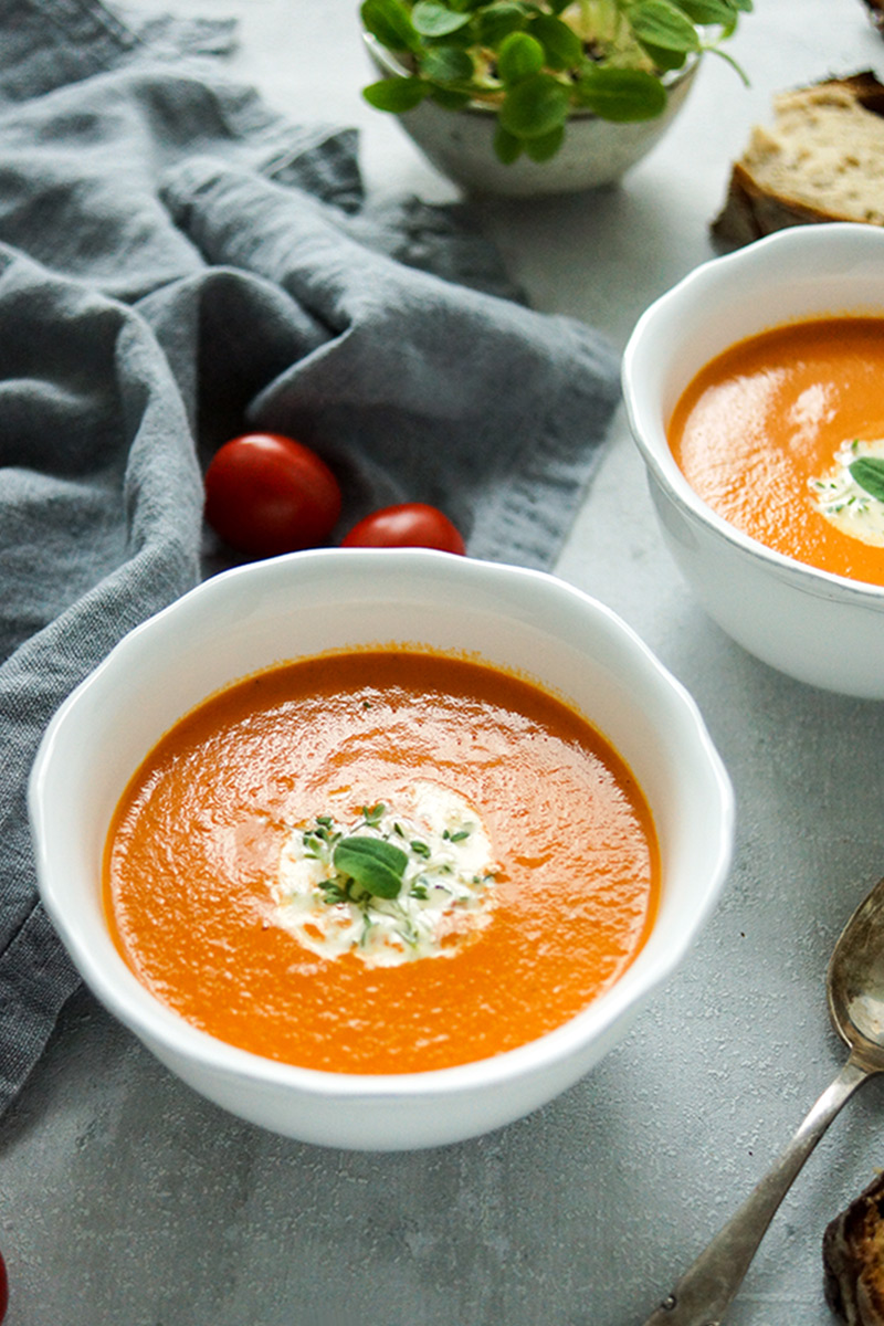 Tomaten-Orangen-Suppe mit Thymian und Sahne, gesunde einfache Rezept