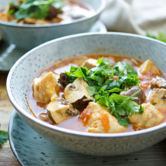 Eintopf mit Huhn und Pilzen, Tomaten, Thymian Rezept