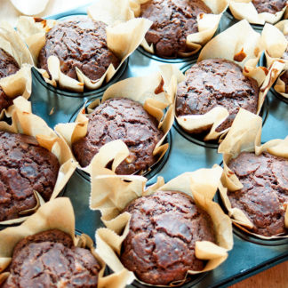 einfache, gesunde, vegane glutenfreie Schoko-Muffins, Schoko-Muffins mit Banane, Bananenmuffin mit dunkler Schokolade