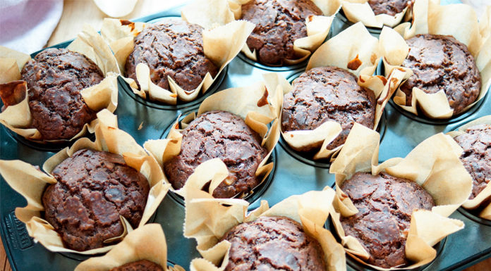 einfache, gesunde, vegane glutenfreie Schoko-Muffins, Schoko-Muffins mit Banane, Bananenmuffin mit dunkler Schokolade