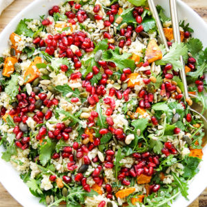 Geröstete Süßkartoffeln mit Quinoa und Rucola-Salat Rezept mit Granatapfel, vegetarisch