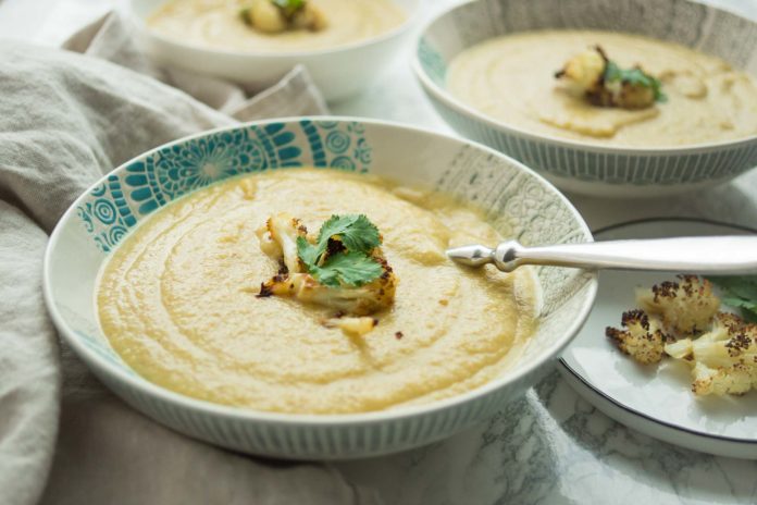 Geröstete Blumenkohlsuppe Rezepte für Geröstete Blumenkohlsuppe mit marokkanischen Gewürzen mit Gelbe Linsen