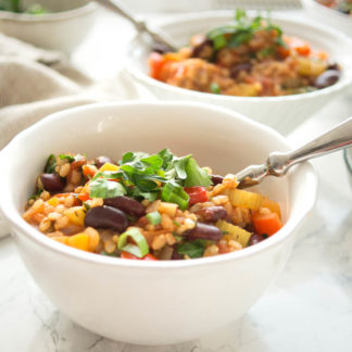 traditionelles kreolisches Gemüse Jambalaya (Reiseintopf) mit Kidney Bohnen