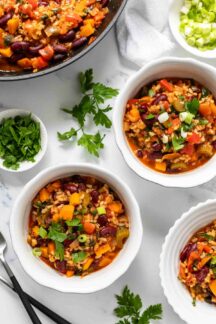 traditionelles kreolisches Gemüse Jambalaya (Reiseintopf) mit Kidney Bohnen