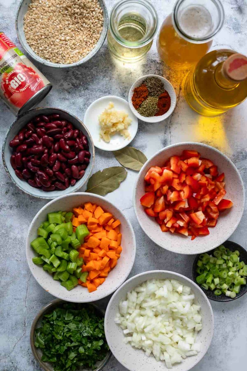 Zutaten für Reisgericht bereit zum kochen