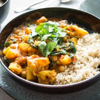 Blumenkohl-Kartoffel-Curry Rezept mit Kichererbsen und Spinat, vegan, vegetarisch, glutenfrei