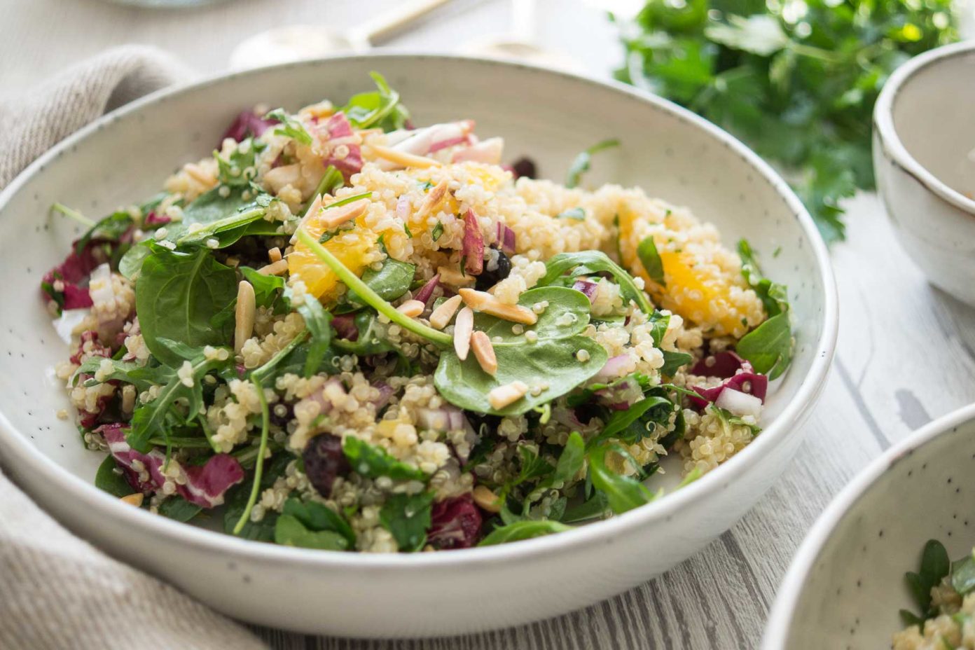 Quinoa-Salat mit Orange, Minze &amp; Mandeln | Rezept | Elle Republic